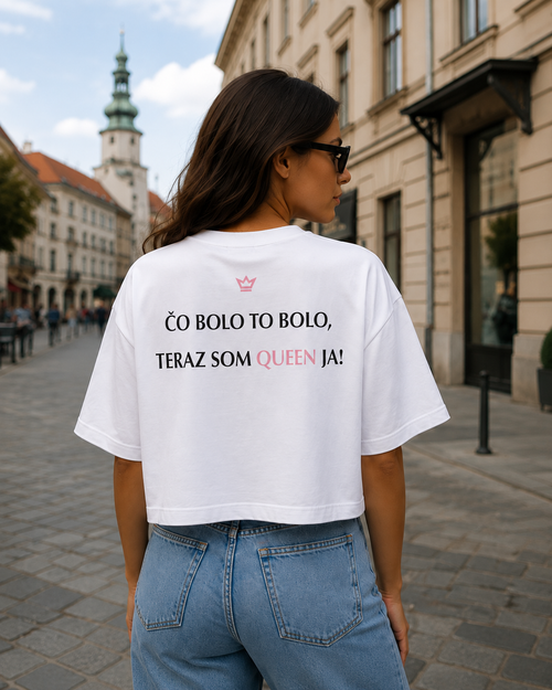 Tričko Raya — biele, zadná strana so sloganom Čo bolo to bolo, teraz som Queen ja!